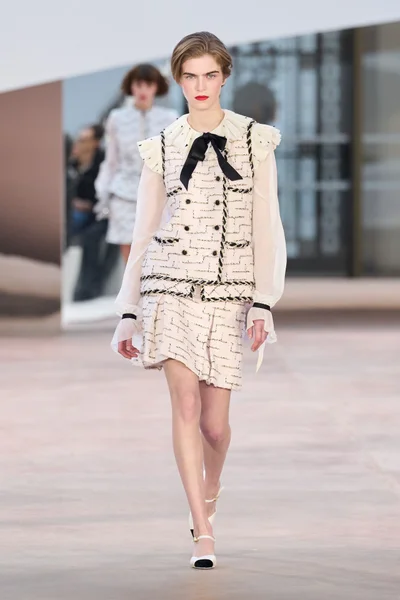 Look 33